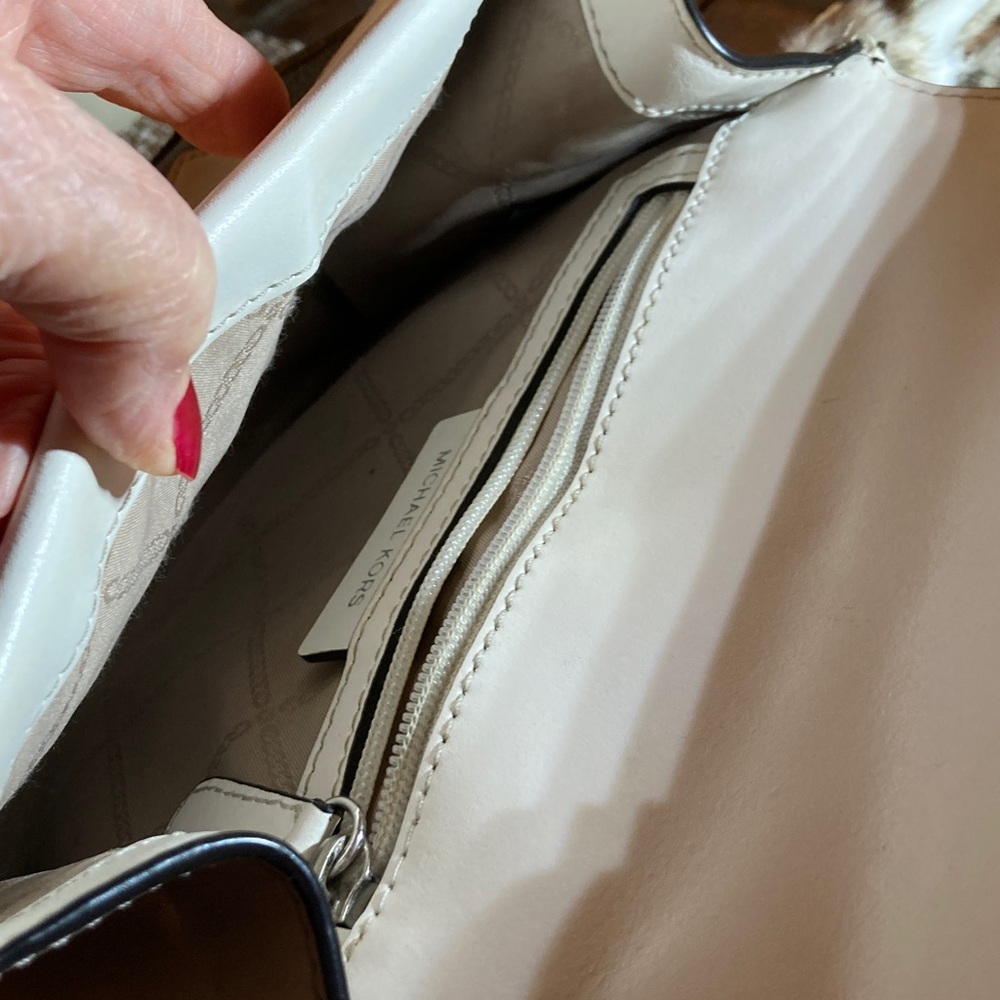 Michael Kors LUDLOW, blk & gray signature Satchel,Envelope style , very nice! - Picture 5 of 16